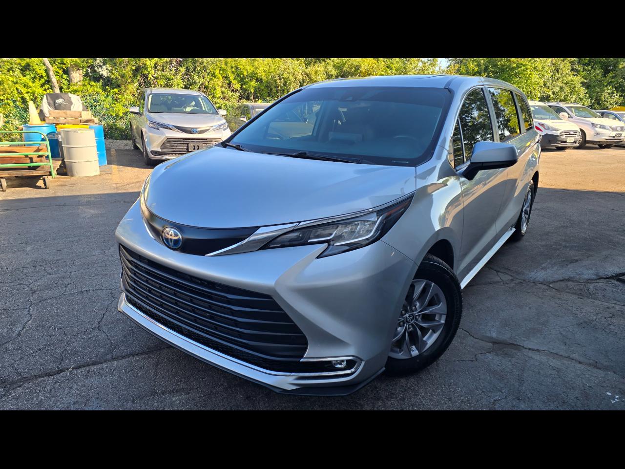 Toyota Sienna XLE 7-Passenger 2023