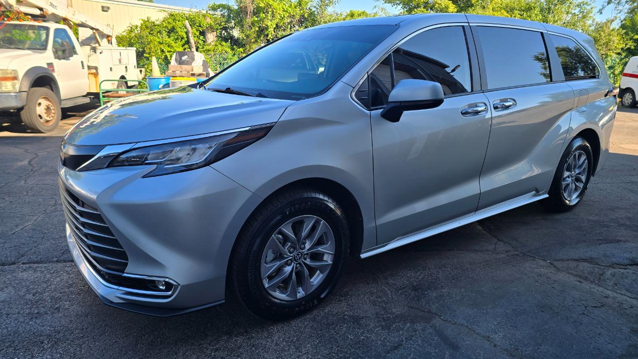 Toyota Sienna XLE 7-Passenger 2023