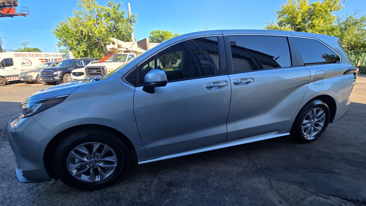 Toyota Sienna XLE 7-Passenger 2023