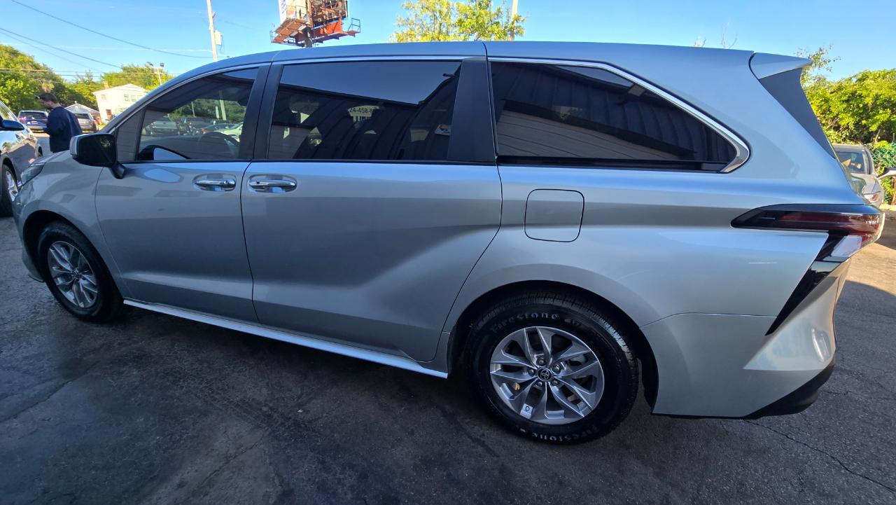 Toyota Sienna XLE 7-Passenger 2023