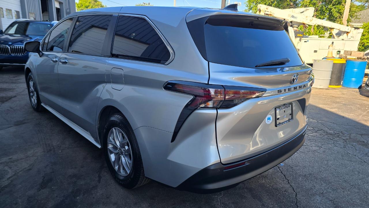 Toyota Sienna XLE 7-Passenger 2023