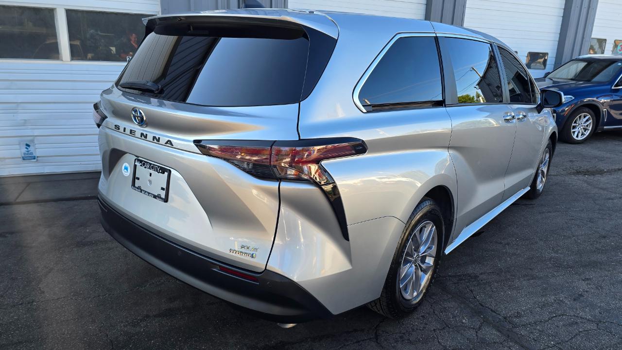 Toyota Sienna XLE 7-Passenger 2023