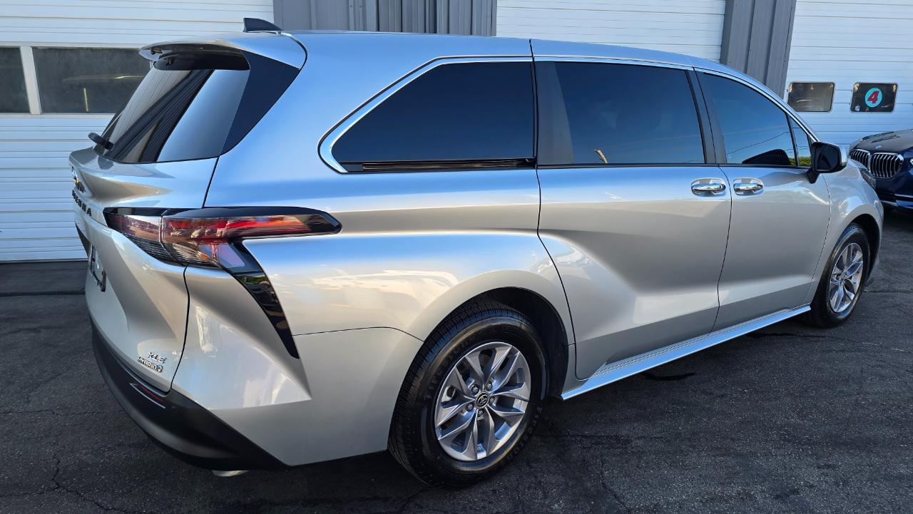 Toyota Sienna XLE 7-Passenger 2023