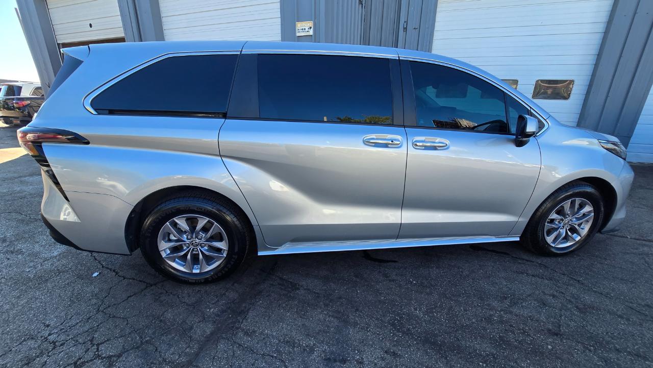 Toyota Sienna XLE 7-Passenger 2023
