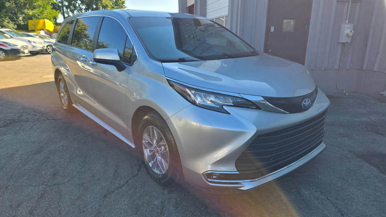 Toyota Sienna XLE 7-Passenger 2023