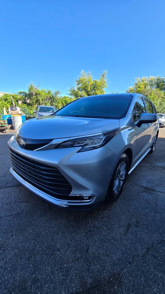 Toyota Sienna XLE 7-Passenger 2023
