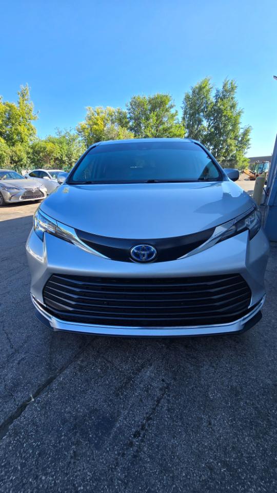 Toyota Sienna XLE 7-Passenger 2023