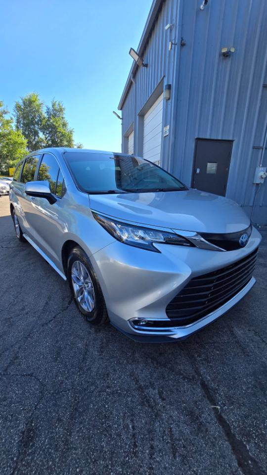 Toyota Sienna XLE 7-Passenger 2023