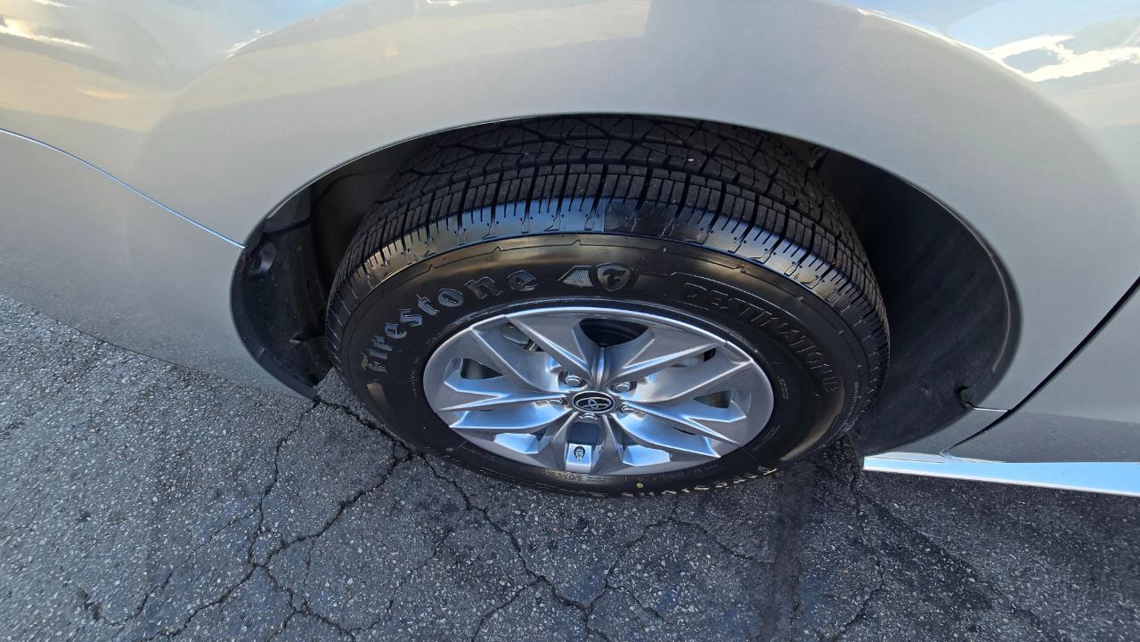 Toyota Sienna XLE 7-Passenger 2023