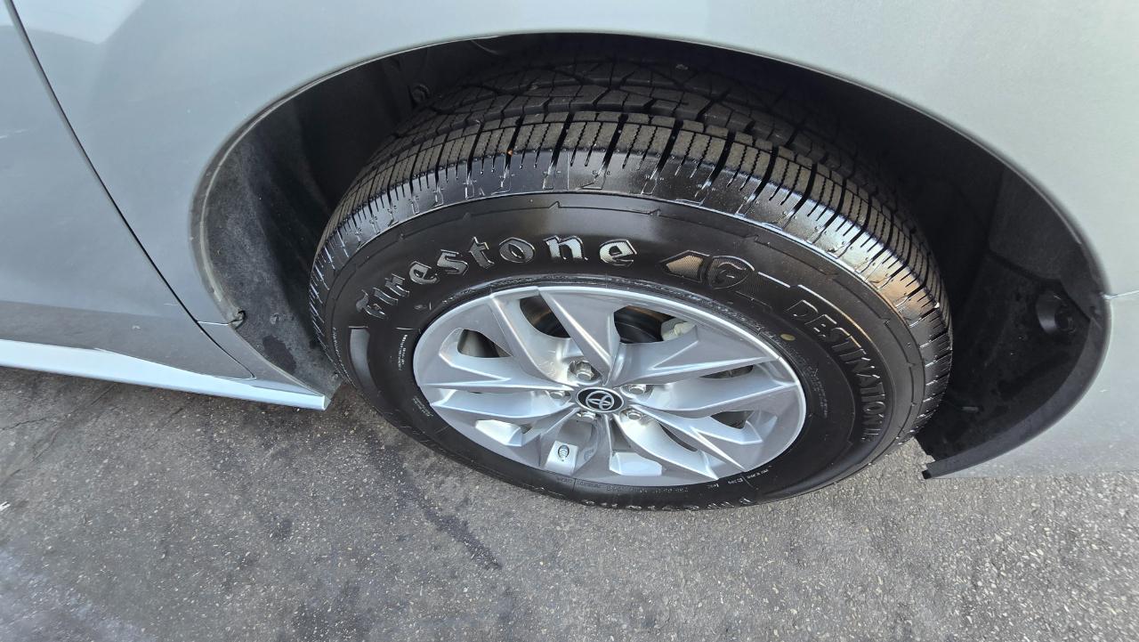 Toyota Sienna XLE 7-Passenger 2023