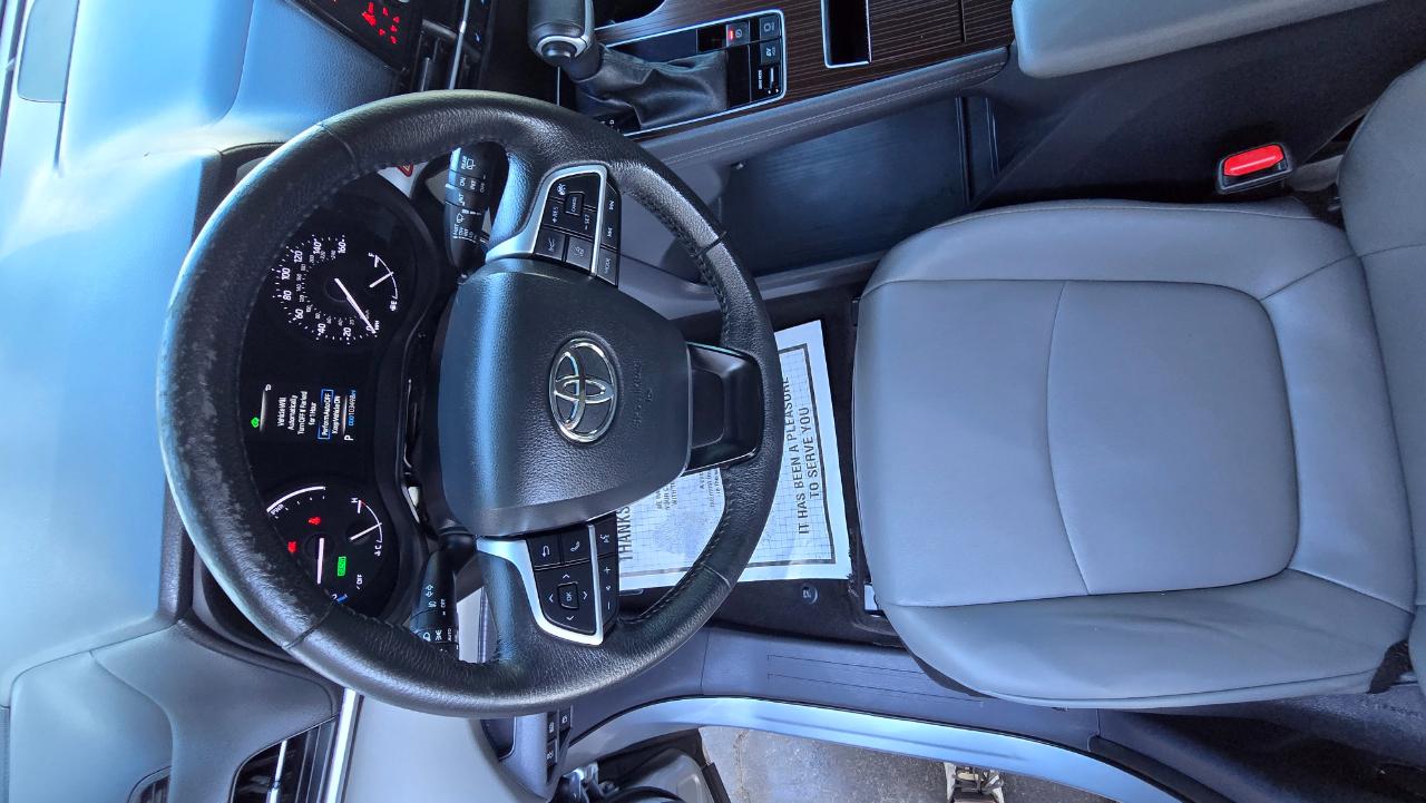 Toyota Sienna XLE 7-Passenger 2023