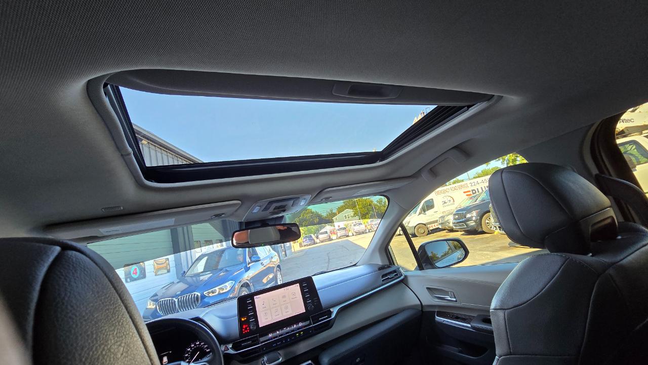 Toyota Sienna XLE 7-Passenger 2023