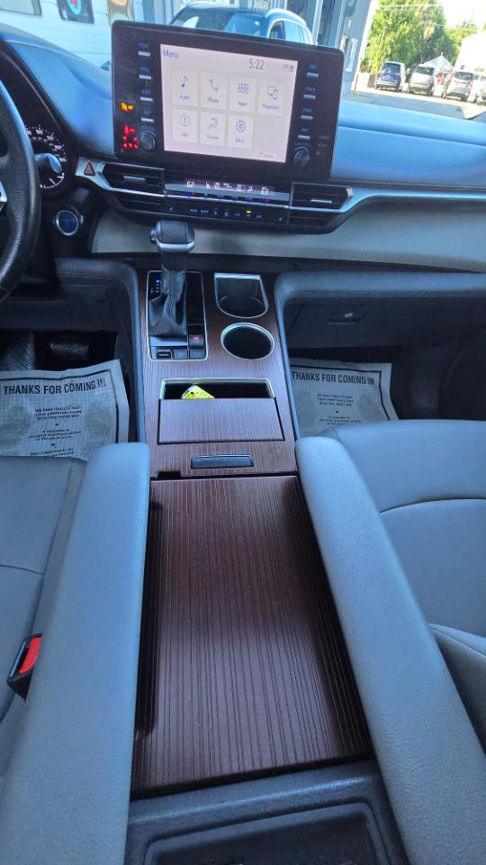 Toyota Sienna XLE 7-Passenger 2023