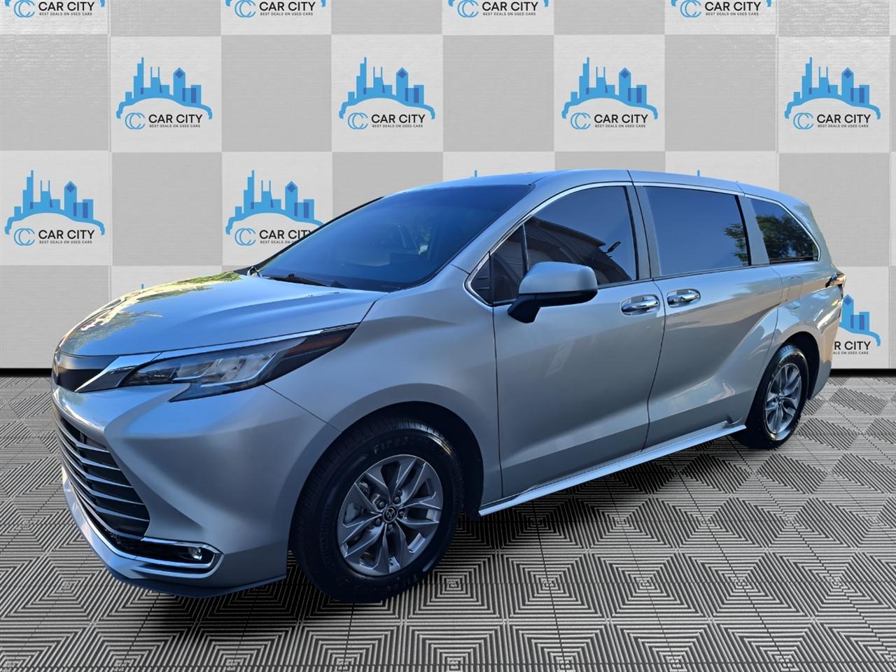 Toyota Sienna XLE 7-Passenger 2023