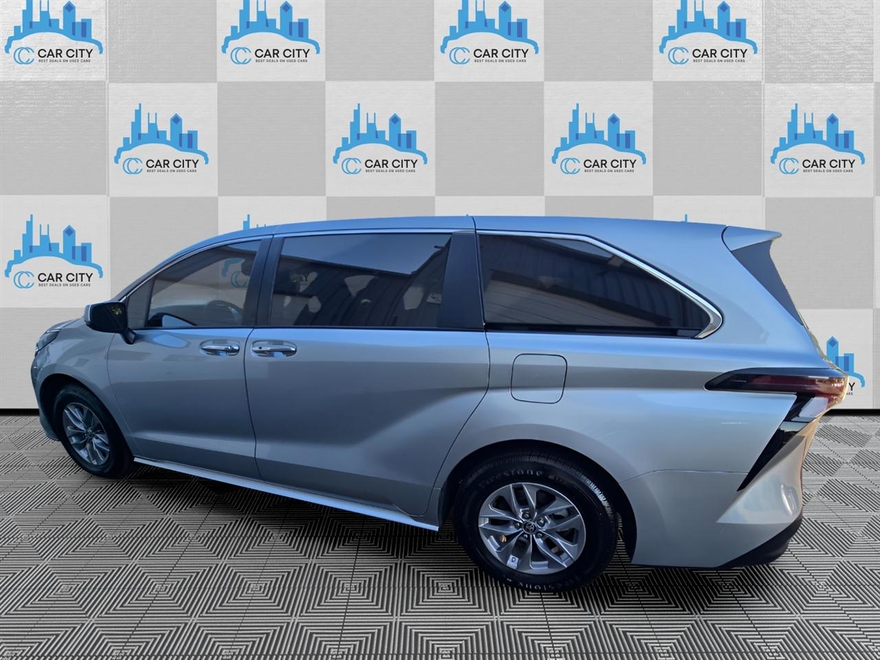Toyota Sienna XLE 7-Passenger 2023