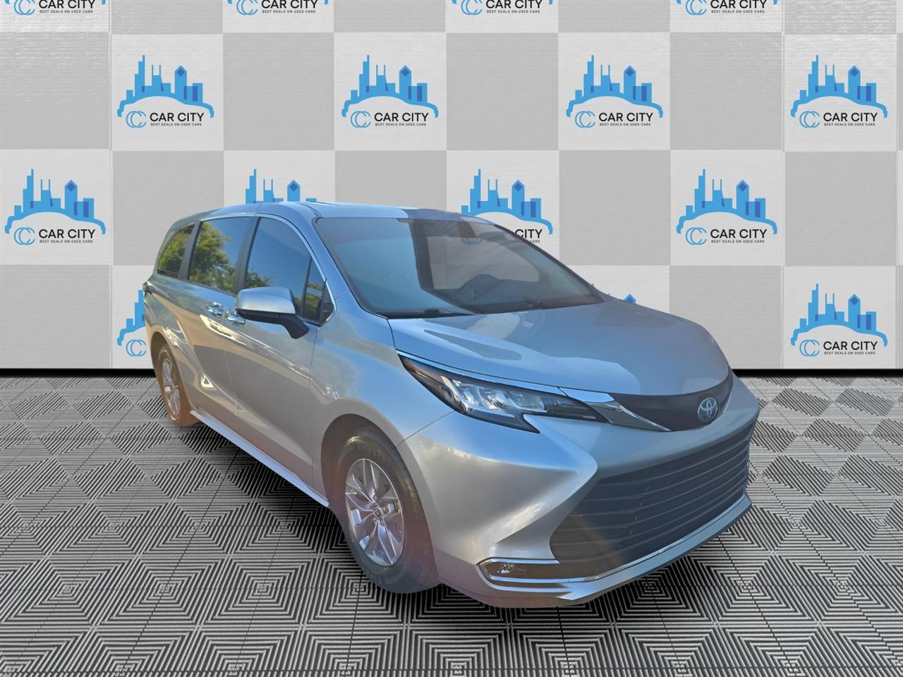 Toyota Sienna XLE 7-Passenger 2023