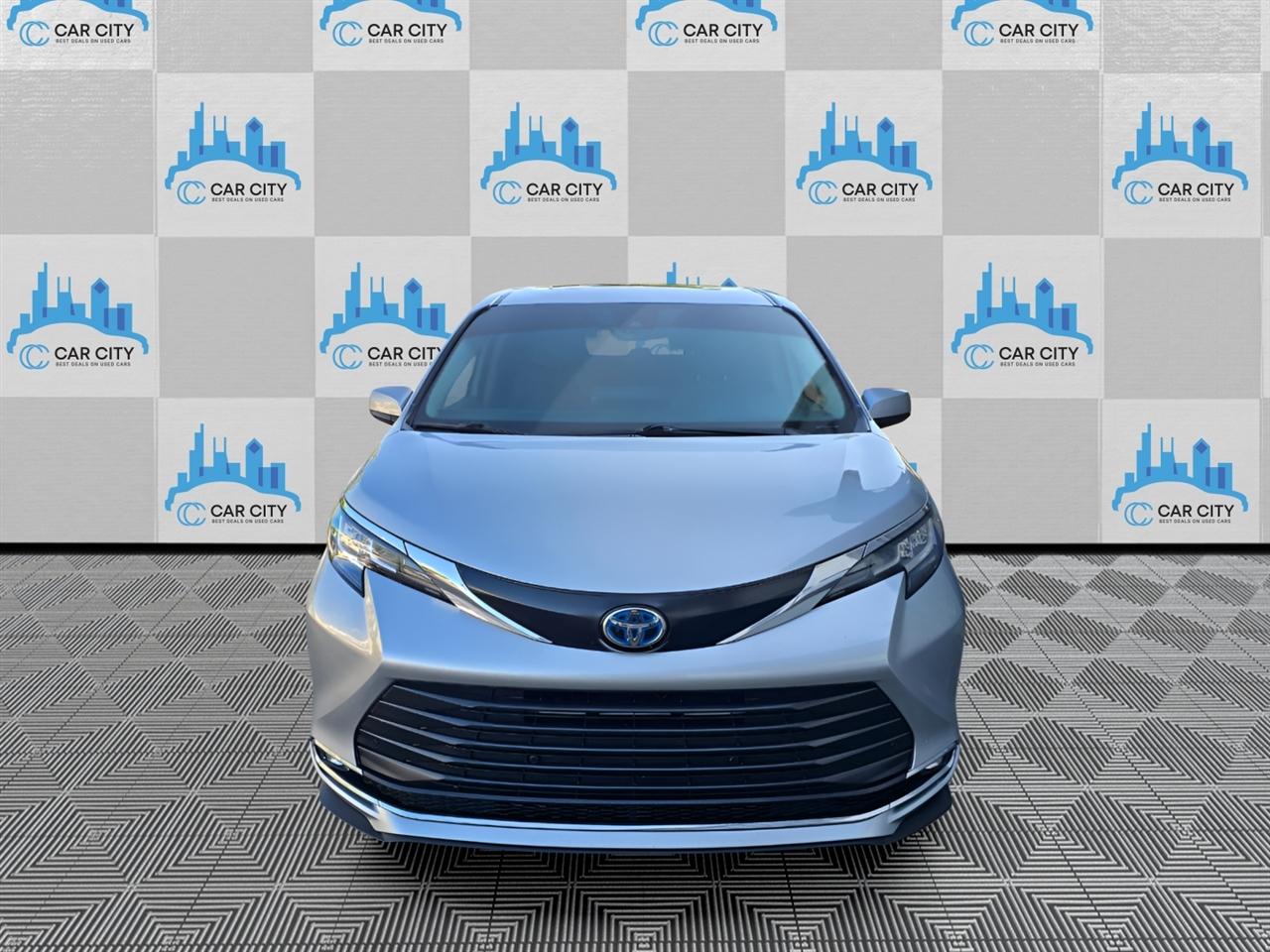 Toyota Sienna XLE 7-Passenger 2023