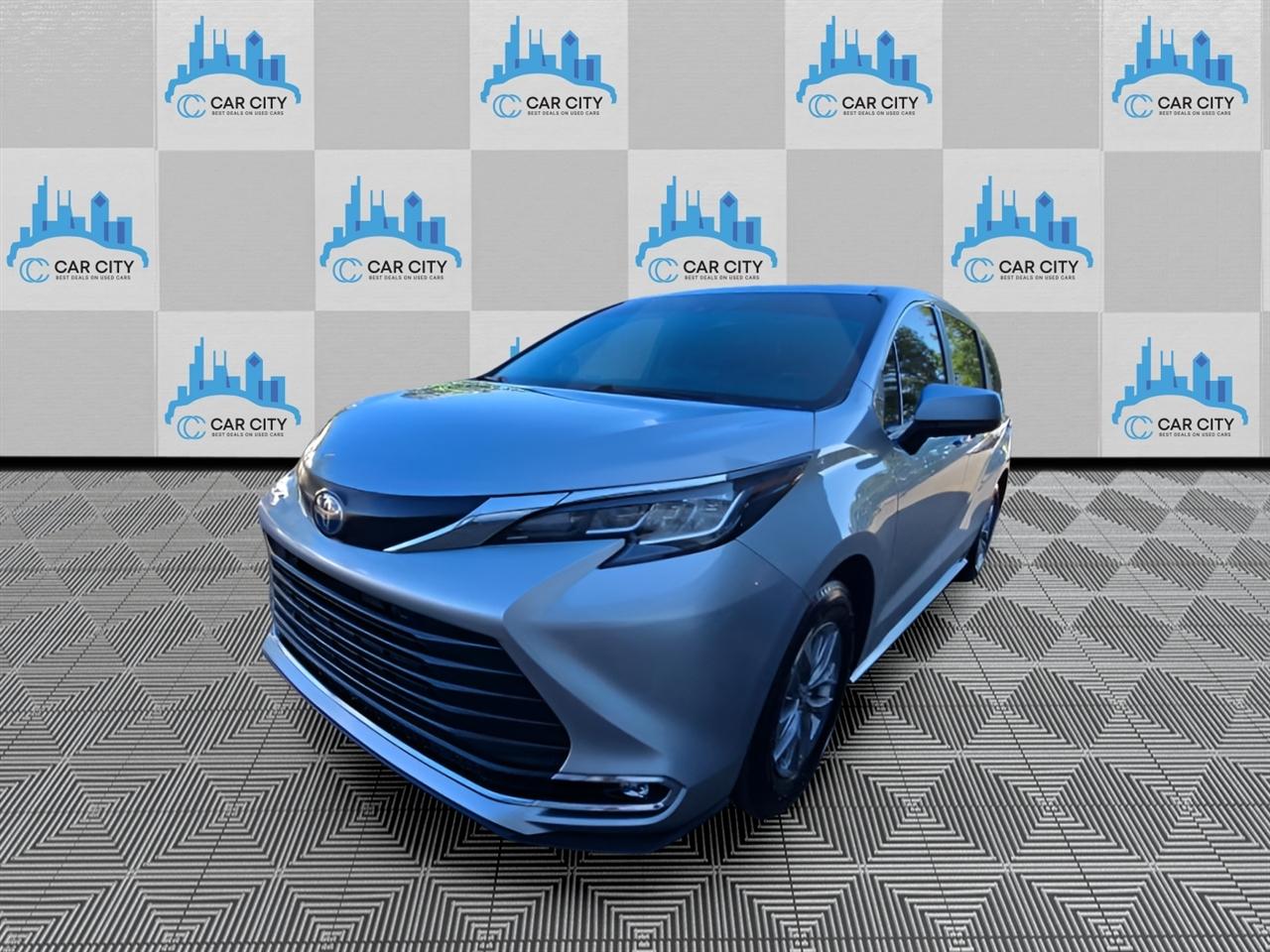 Toyota Sienna XLE 7-Passenger 2023