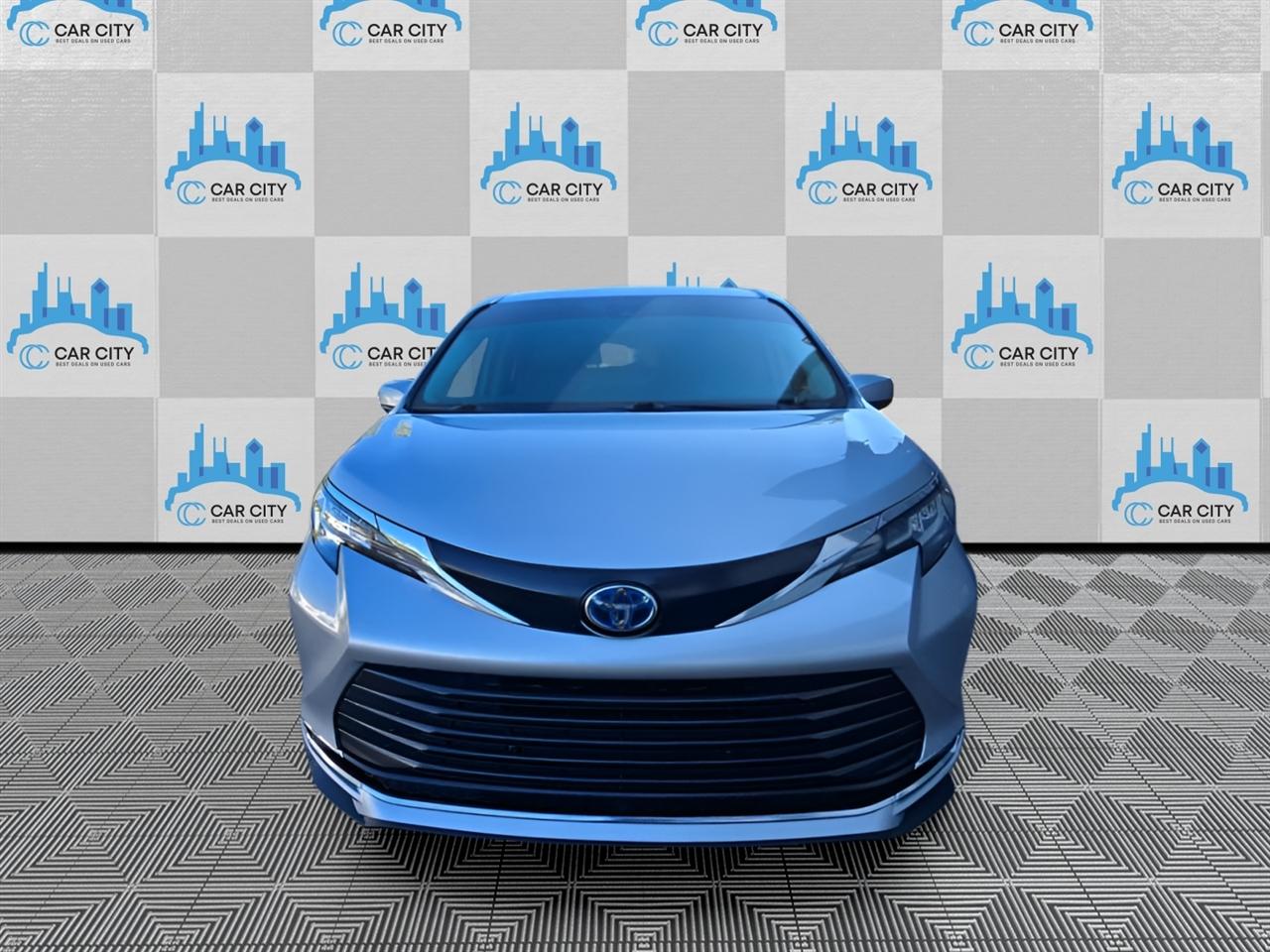 Toyota Sienna XLE 7-Passenger 2023