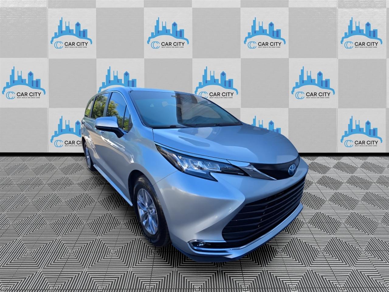Toyota Sienna XLE 7-Passenger 2023