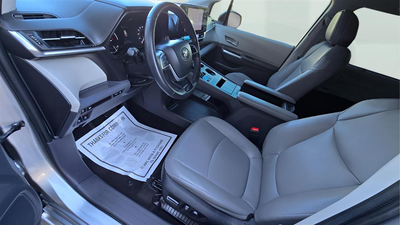Toyota Sienna XLE 7-Passenger 2023