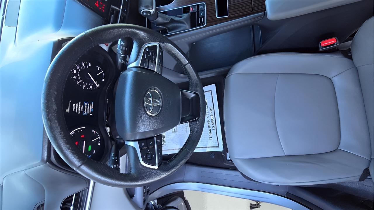 Toyota Sienna XLE 7-Passenger 2023
