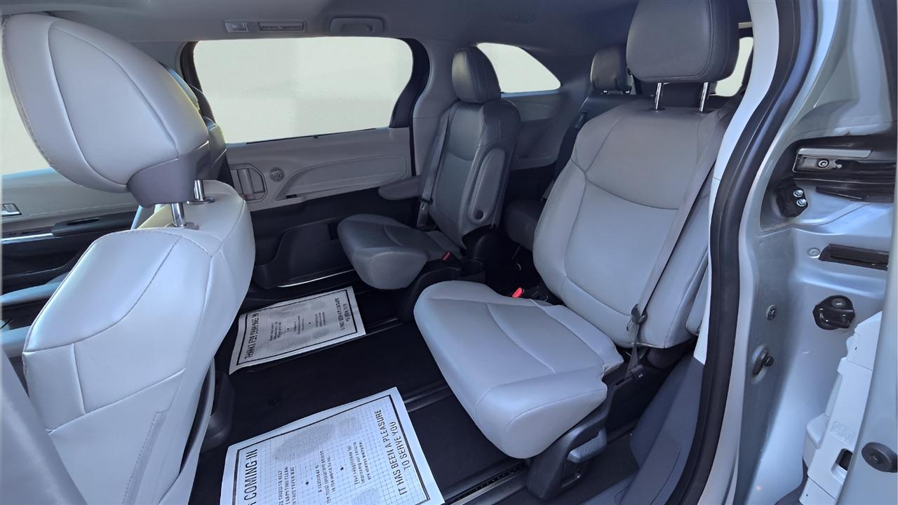 Toyota Sienna XLE 7-Passenger 2023