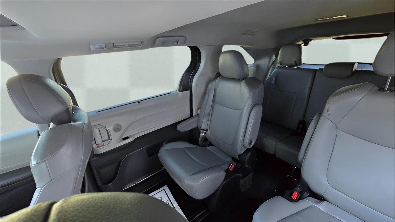 Toyota Sienna XLE 7-Passenger 2023