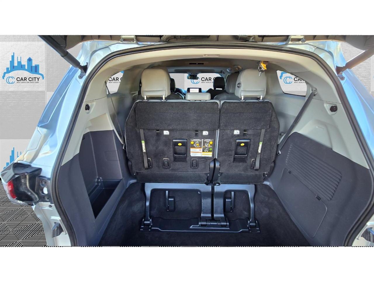Toyota Sienna XLE 7-Passenger 2023