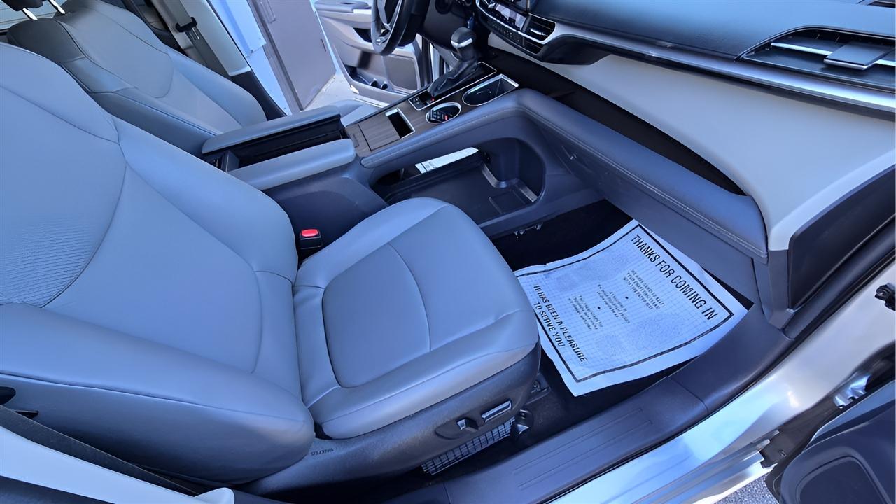 Toyota Sienna XLE 7-Passenger 2023