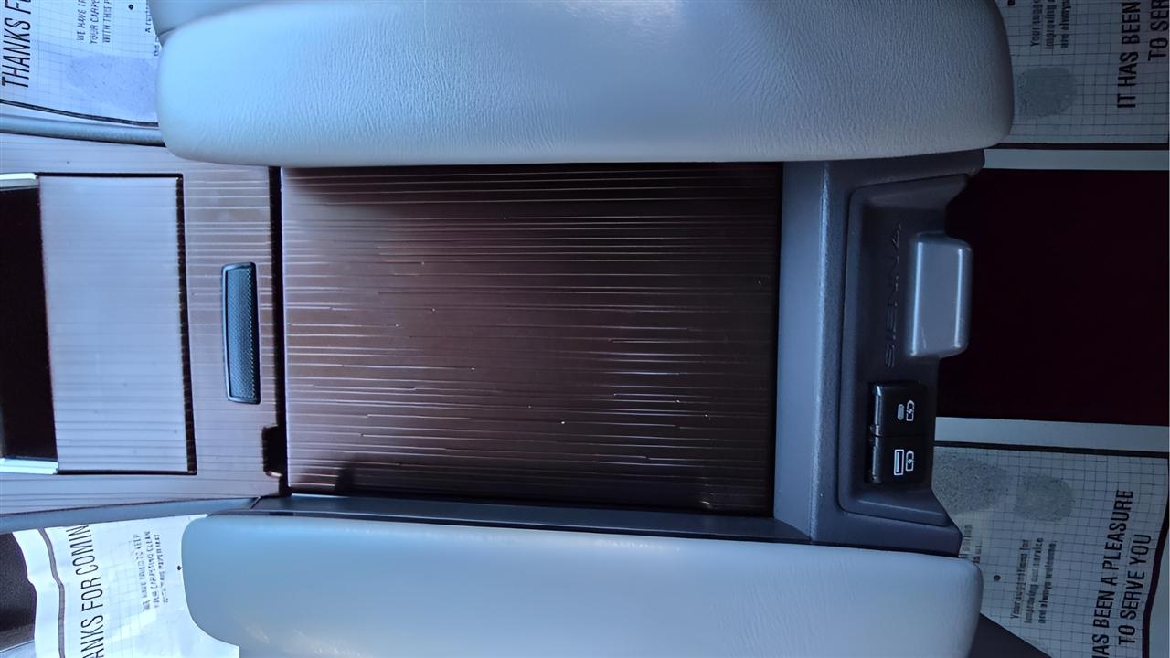 Toyota Sienna XLE 7-Passenger 2023