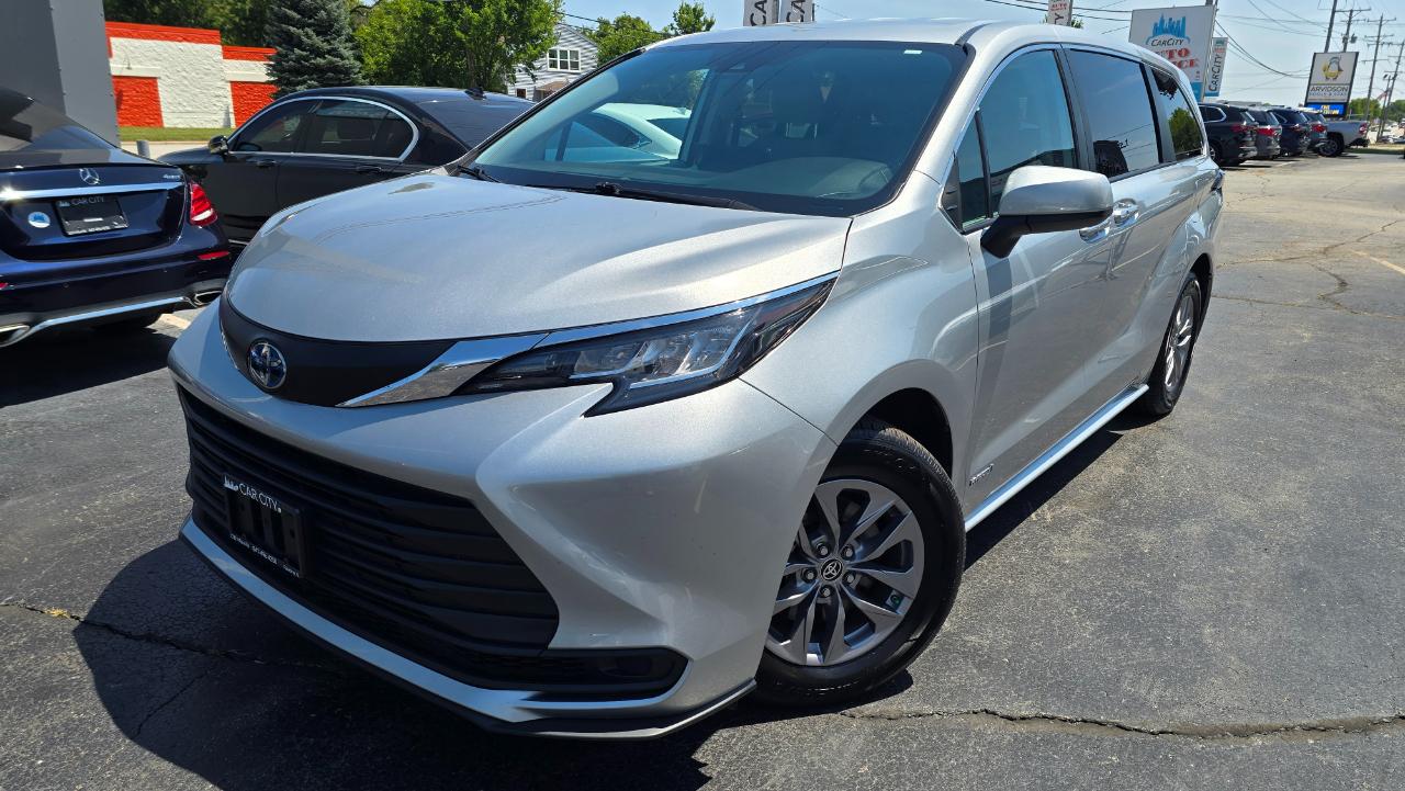 Toyota Sienna LE 8-Passenger AWD 2021