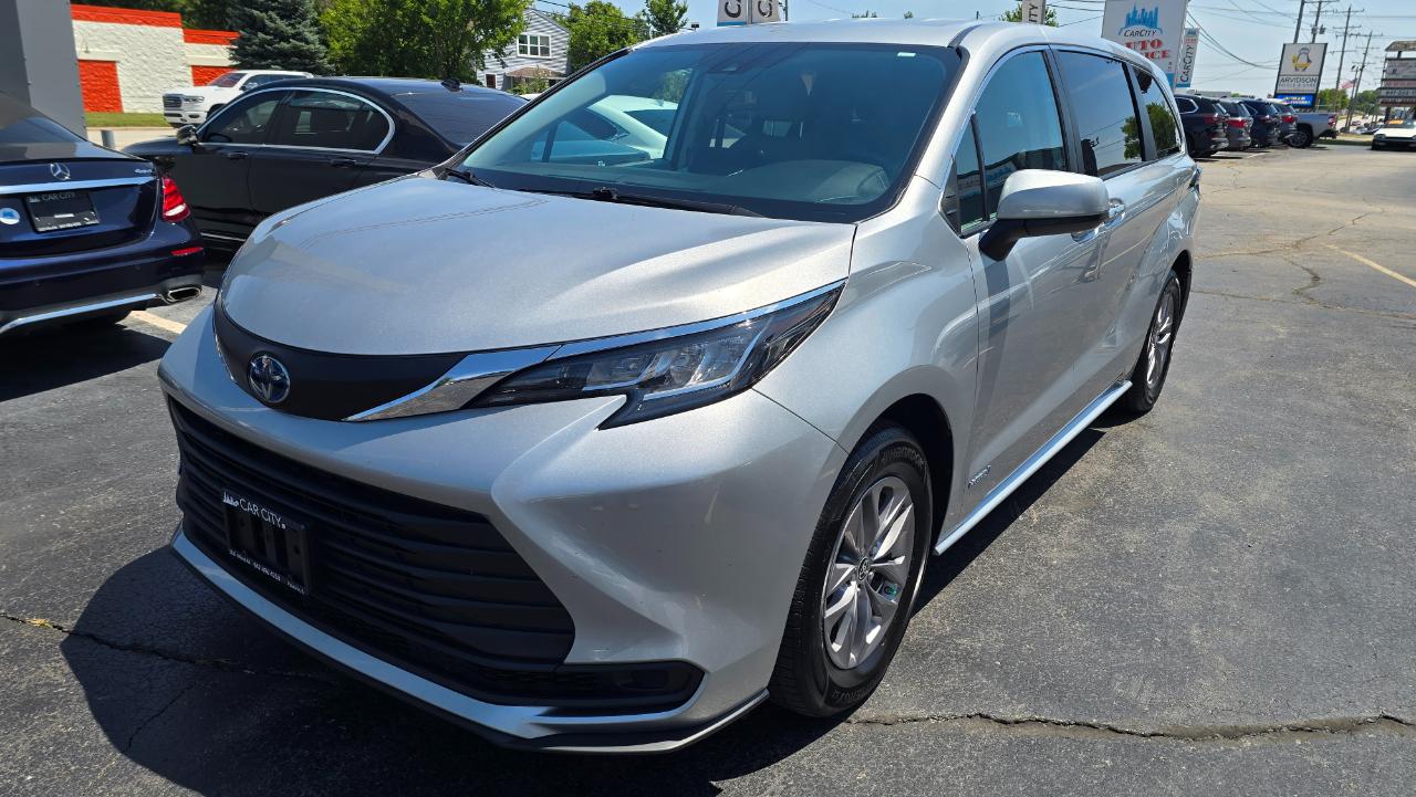 Toyota Sienna LE 8-Passenger AWD 2021