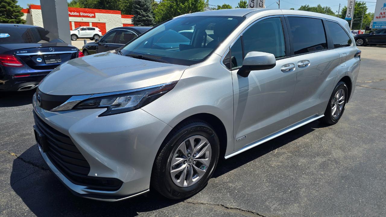 Toyota Sienna LE 8-Passenger AWD 2021