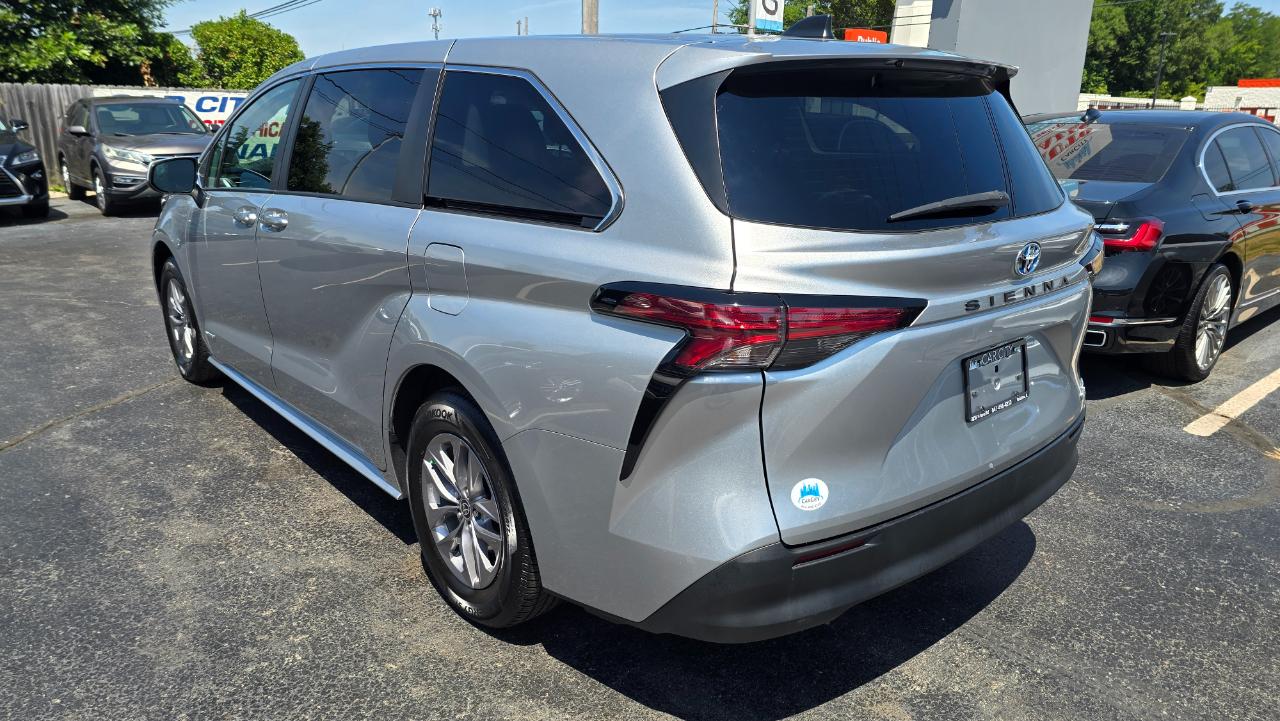 Toyota Sienna LE 8-Passenger AWD 2021