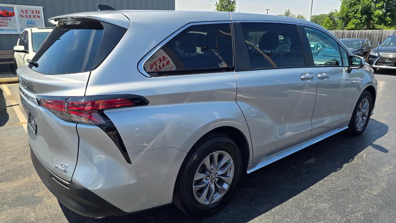 Toyota Sienna LE 8-Passenger AWD 2021