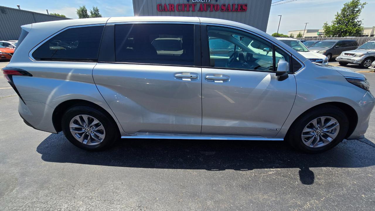Toyota Sienna LE 8-Passenger AWD 2021
