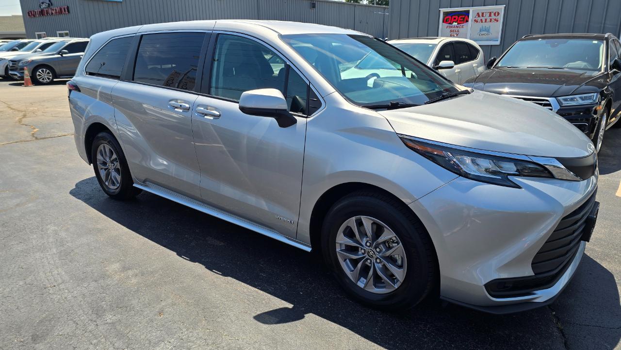 Toyota Sienna LE 8-Passenger AWD 2021