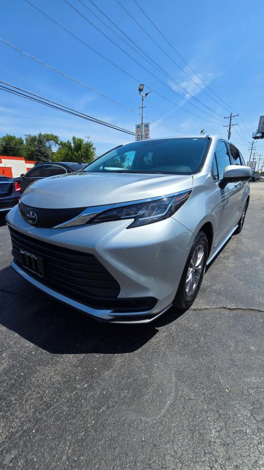 Toyota Sienna LE 8-Passenger AWD 2021