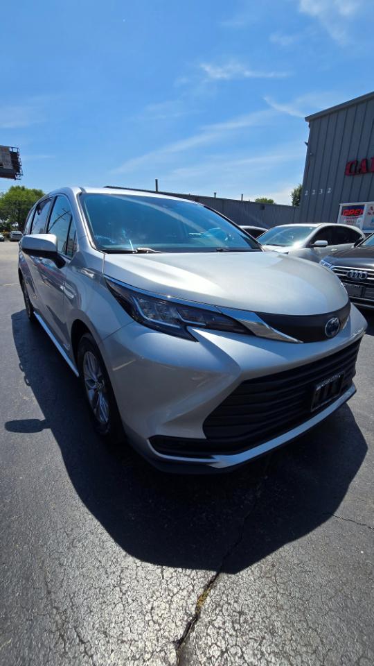 Toyota Sienna LE 8-Passenger AWD 2021