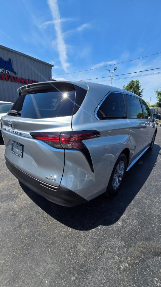 Toyota Sienna LE 8-Passenger AWD 2021
