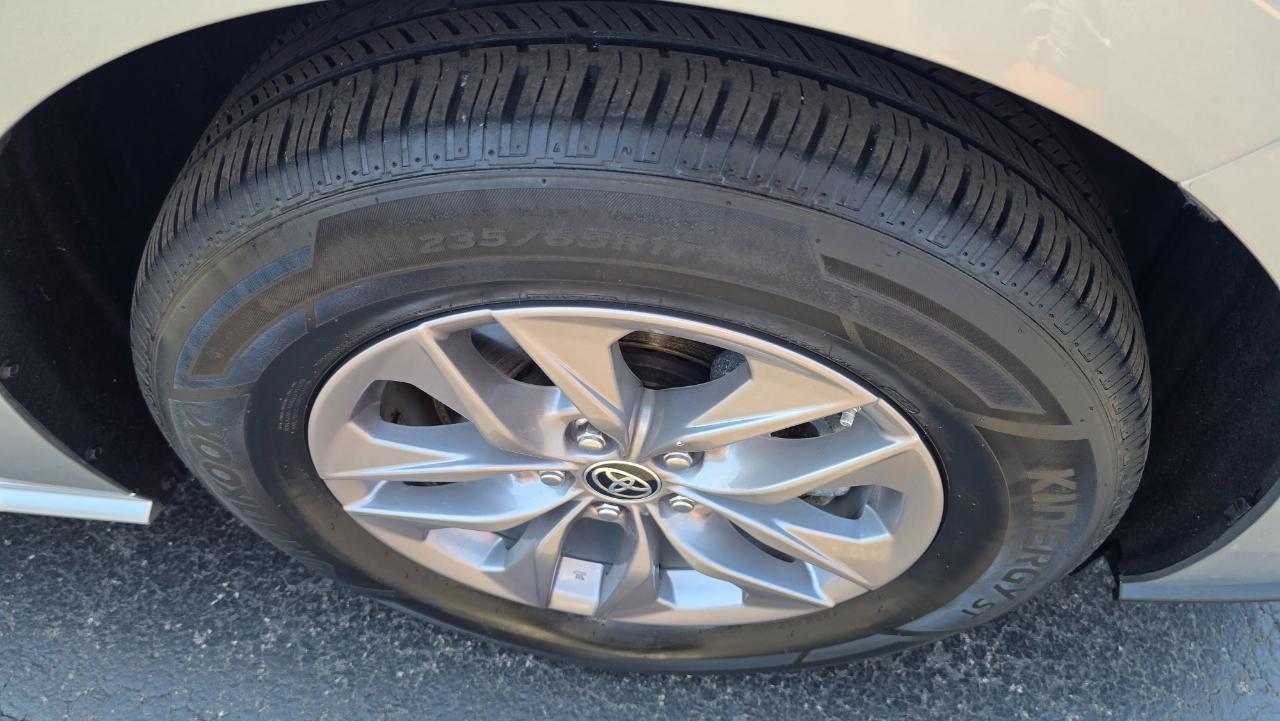 Toyota Sienna LE 8-Passenger AWD 2021