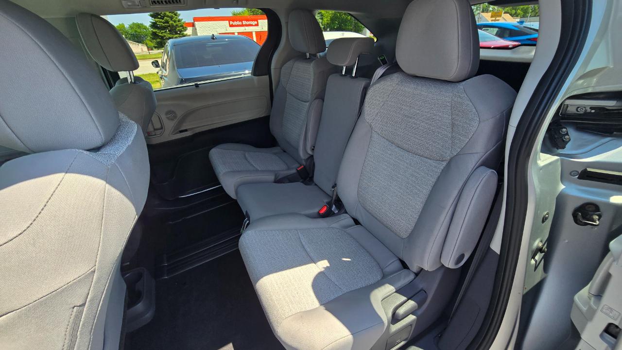 Toyota Sienna LE 8-Passenger AWD 2021