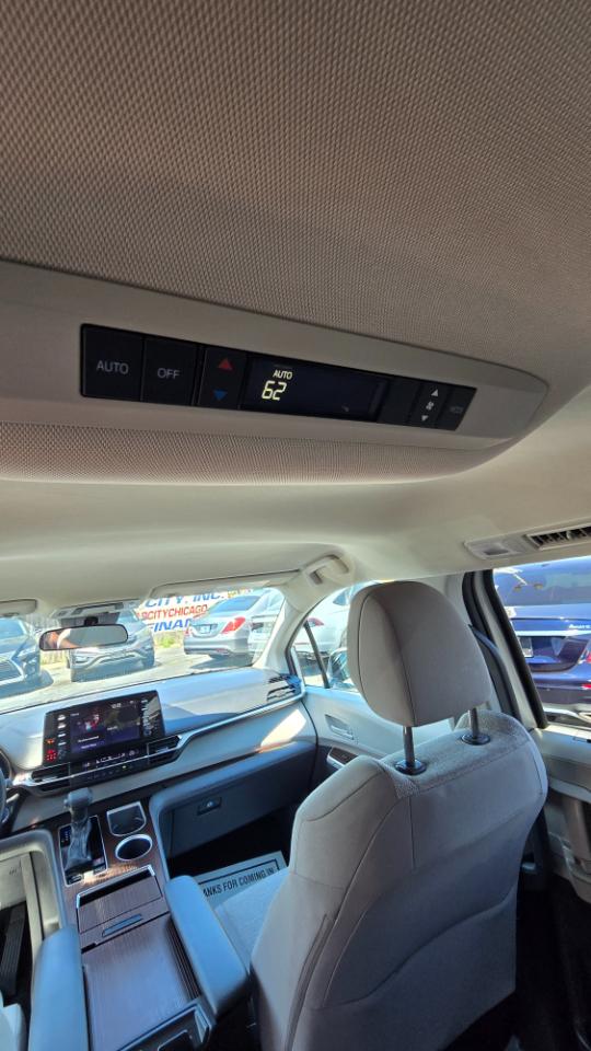 Toyota Sienna LE 8-Passenger AWD 2021