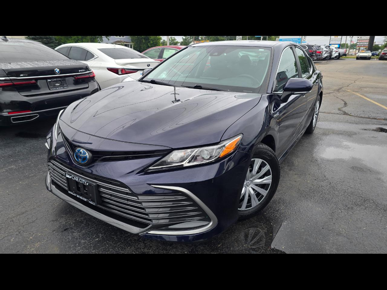 Toyota Camry Hybrid LE 2021