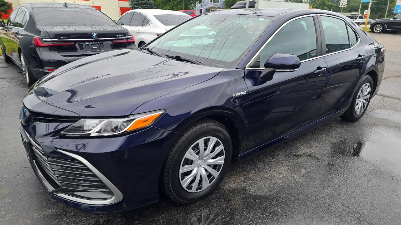 Toyota Camry Hybrid LE 2021