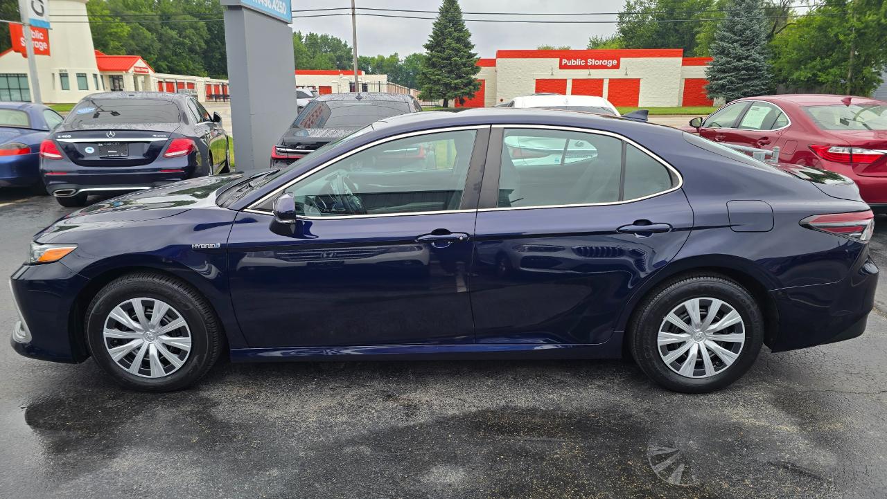Toyota Camry Hybrid LE 2021