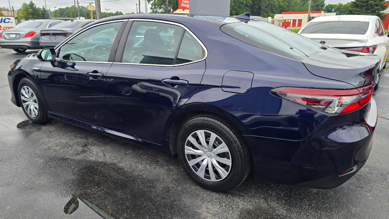 Toyota Camry Hybrid LE 2021