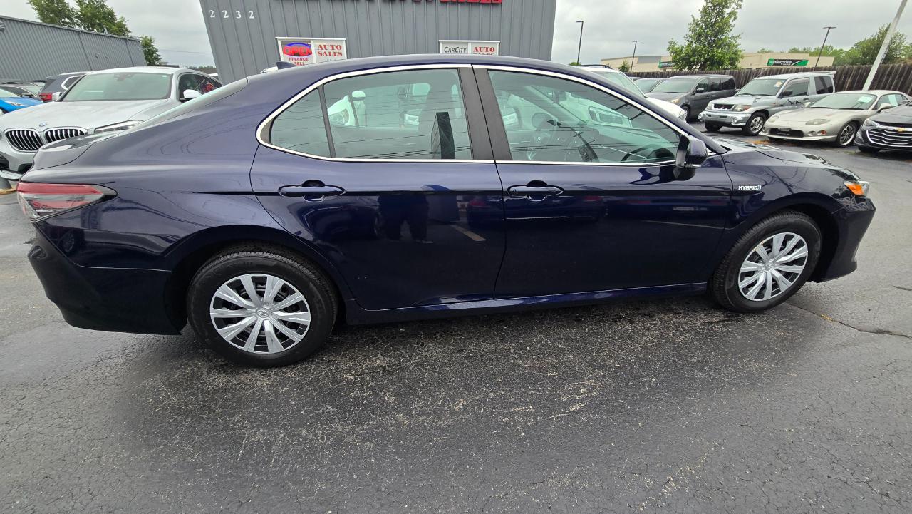 Toyota Camry Hybrid LE 2021