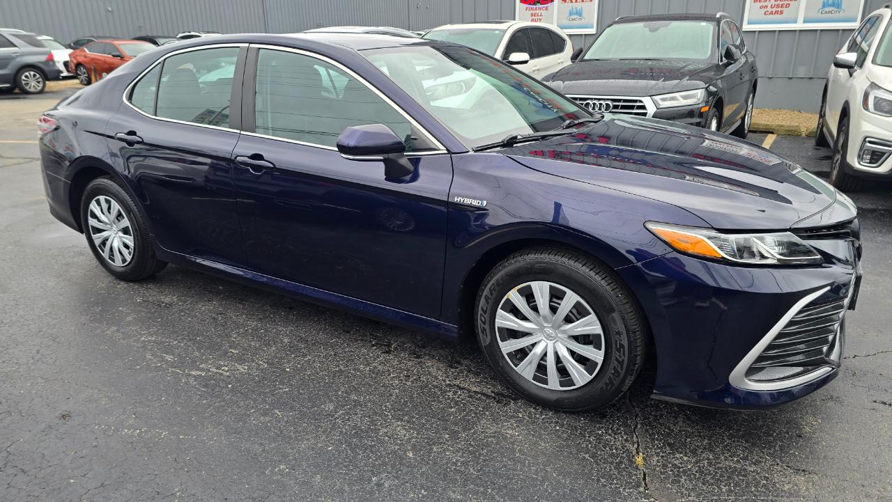 Toyota Camry Hybrid LE 2021